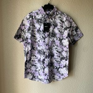 Brand New Men’s DKNY brand Purple Button Down Short Sleeve Shirt